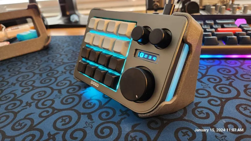 Megalodon Tri Knob Macro Pad Stand (HSavior Remix)