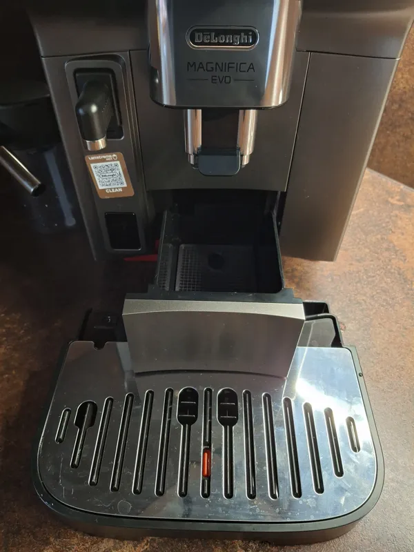 DeLonghi Magnifica Evo Coffee Puck