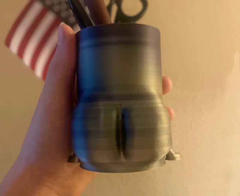 Butt chunky pencil holder