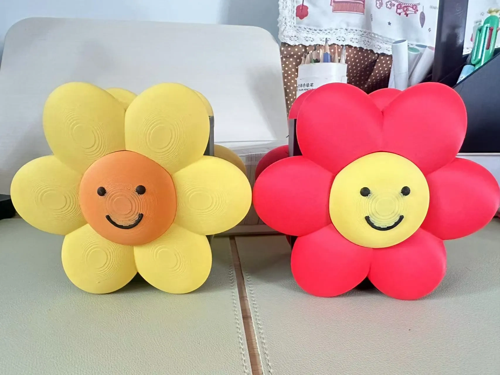 可爱花朵笔筒