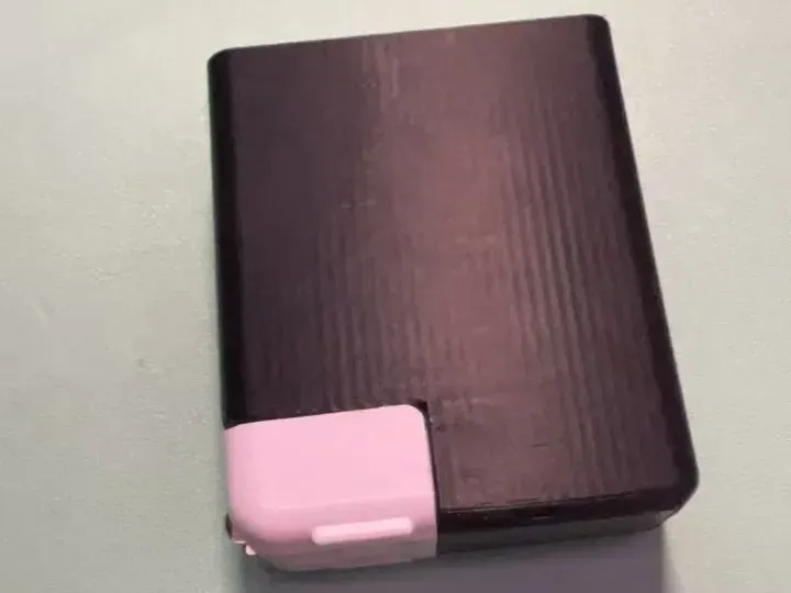 鹌鹑家 快充外壳 貌似是安克的