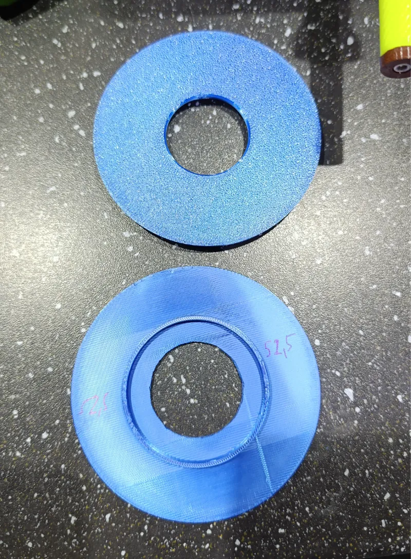 Spool centering disc for spool winder