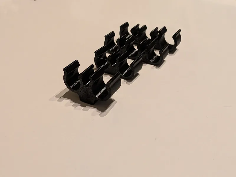 Vacuum hose clip