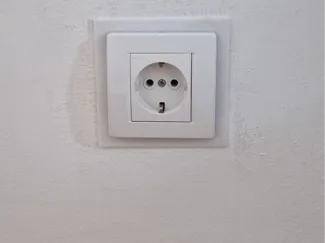 Wall outlet adapter