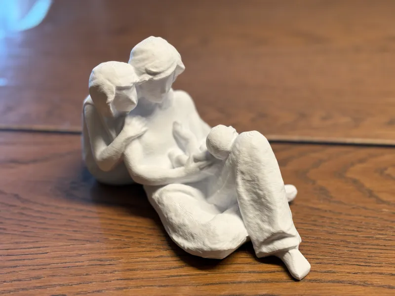 Mom, Dad and kid statue (3d scan)