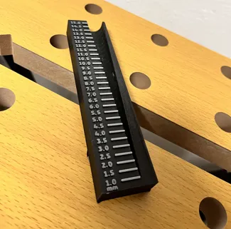 Drill bit measuring gauge