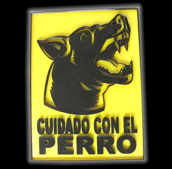 Cabeza perro doberman con letrero cuidado el perro