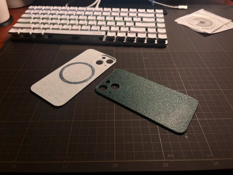 iPhone13mini磁吸背板