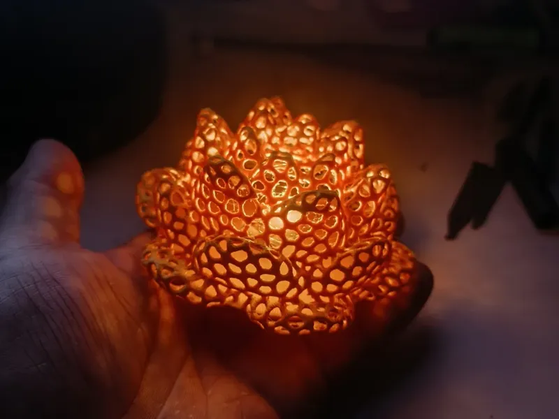 镂空莲花灯