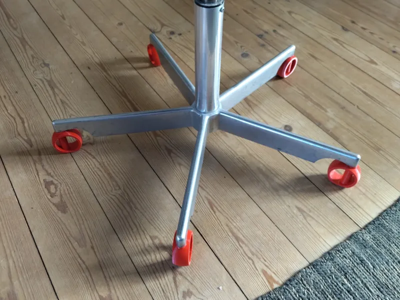 Kevi Chair Glider