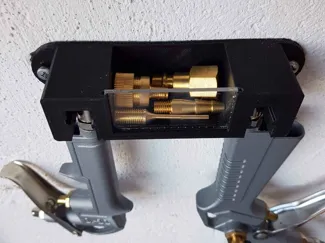 Air tool holder - Support outils de compresseur