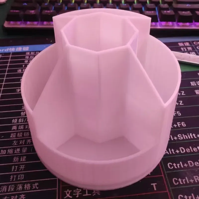 旋转笔筒