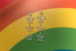 Earring stars alligned