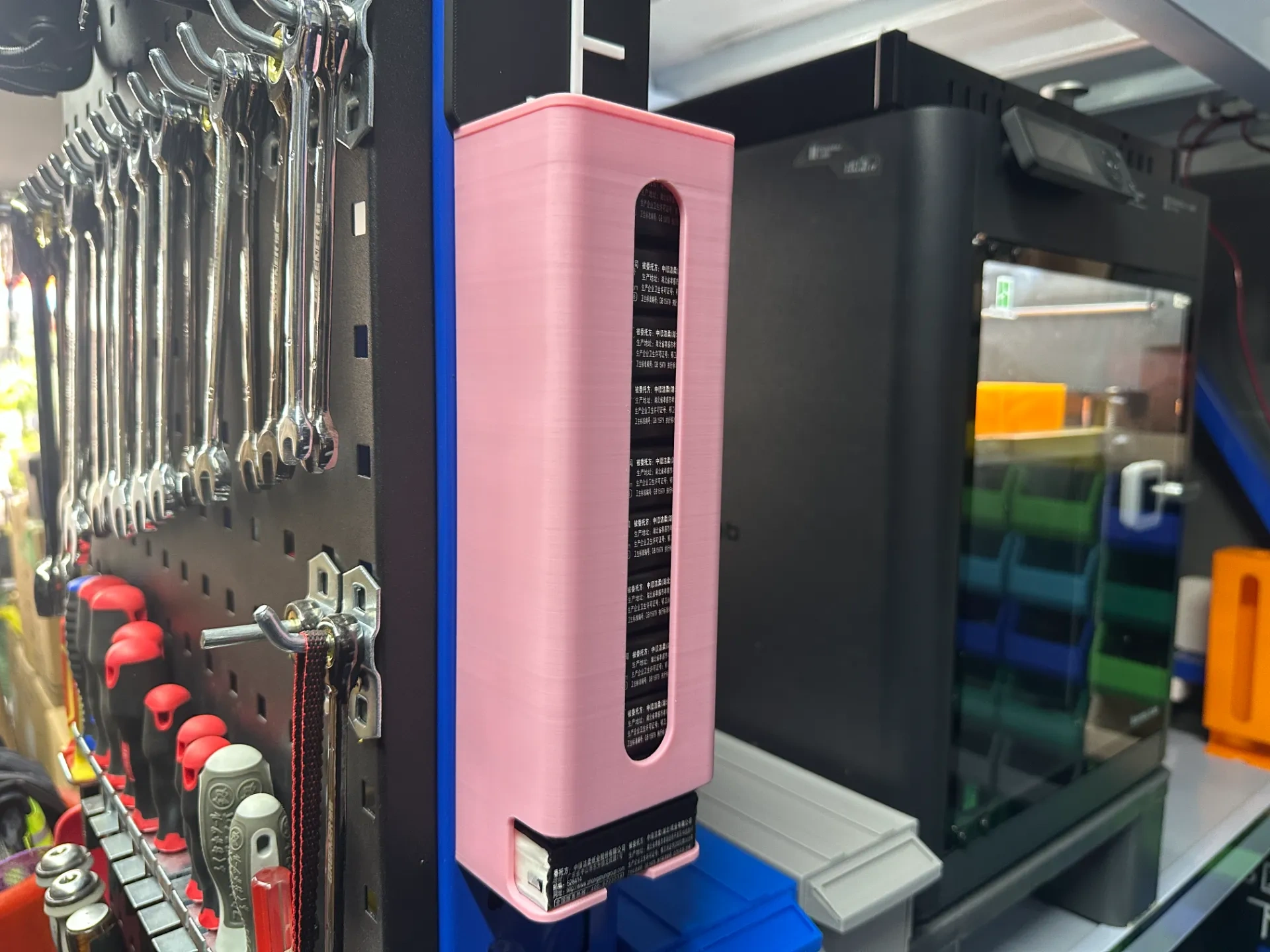 Wall mounted Automatic Tissue Box Dispenser By Miao Jiabo MakerWorld wall-mounted-automatic-tissue-box-dispenser-by-miao-jiabo-makerworld