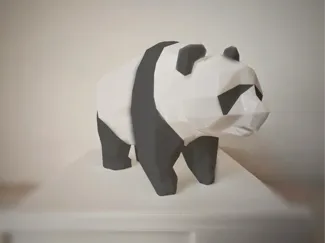一个把玩的熊猫