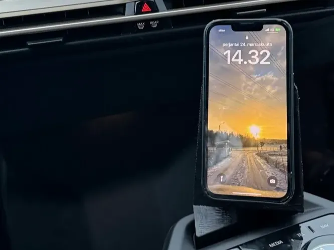 BMW iX tilted iPhone holder