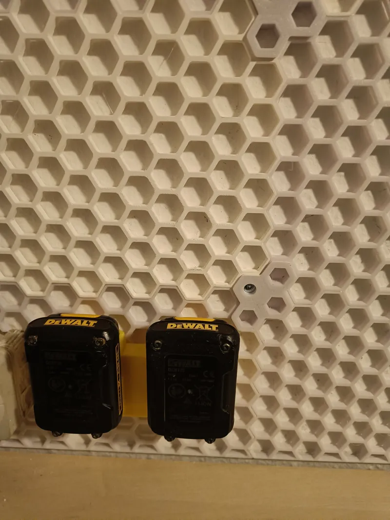 HSW: DeWalt 12v x2 battery wall holder for HSW.