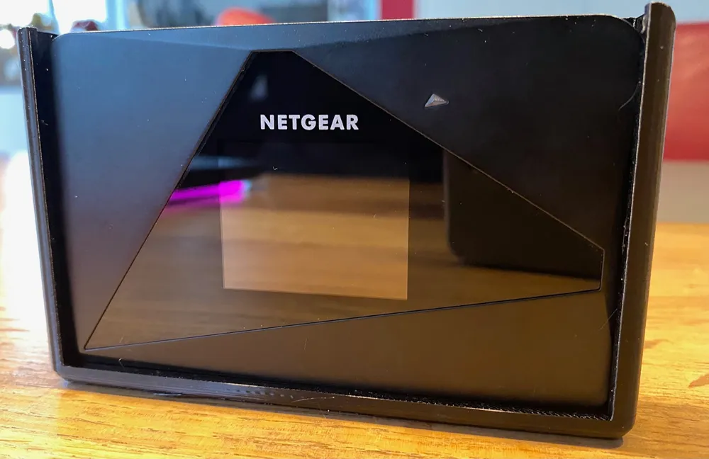 Wall mount for Netgear AirCard 785S router by SigiMOE - MakerWorld