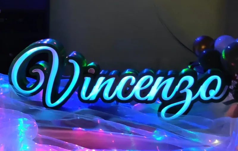 Scritta vincenzo con led