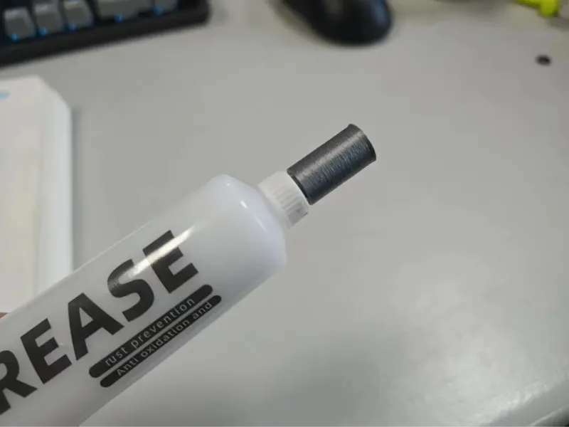 简易润滑脂盖子