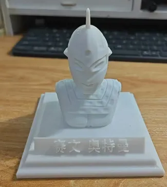 赛文奥特曼胸像