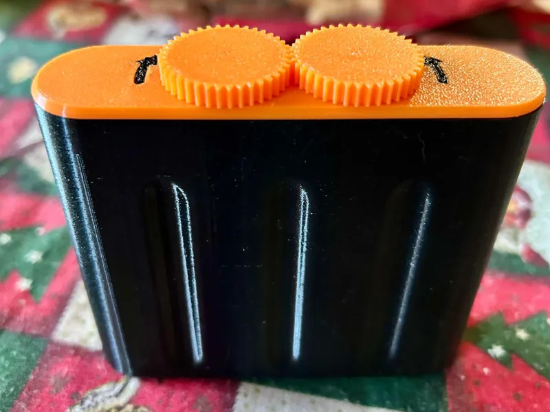 18650 and 20700 battery travel holder