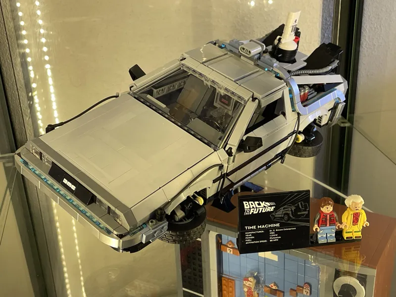 BTTF DeLorean (10300) Stand