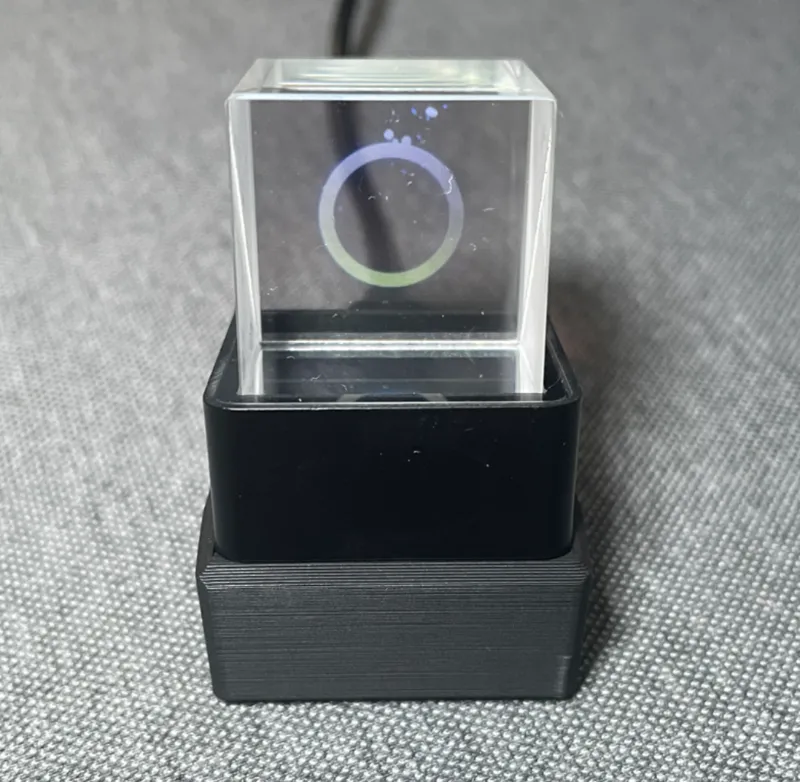GeekMagic holographic cube stand