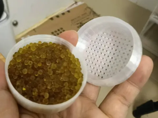 Boîte à visser pour dessicant ou petites pièces
