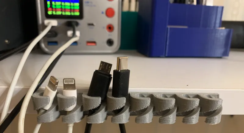 Uchwyt na przewody USB