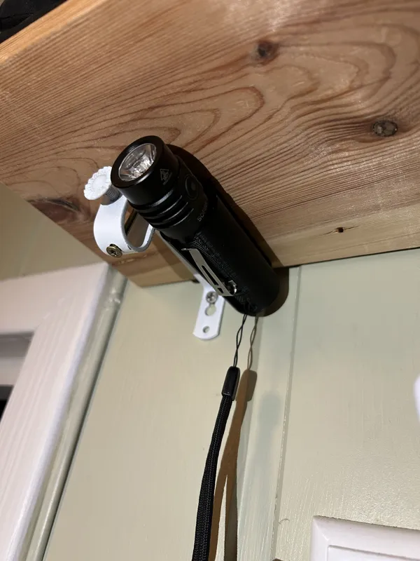 Sofirn SC18 holding mount