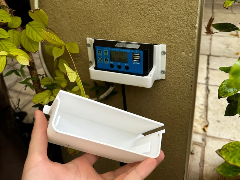 Waterproof PWM Solar Charge Controller wall mount