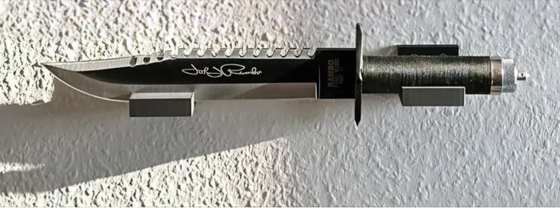 einfache Wandhalterung für Rambo Messer