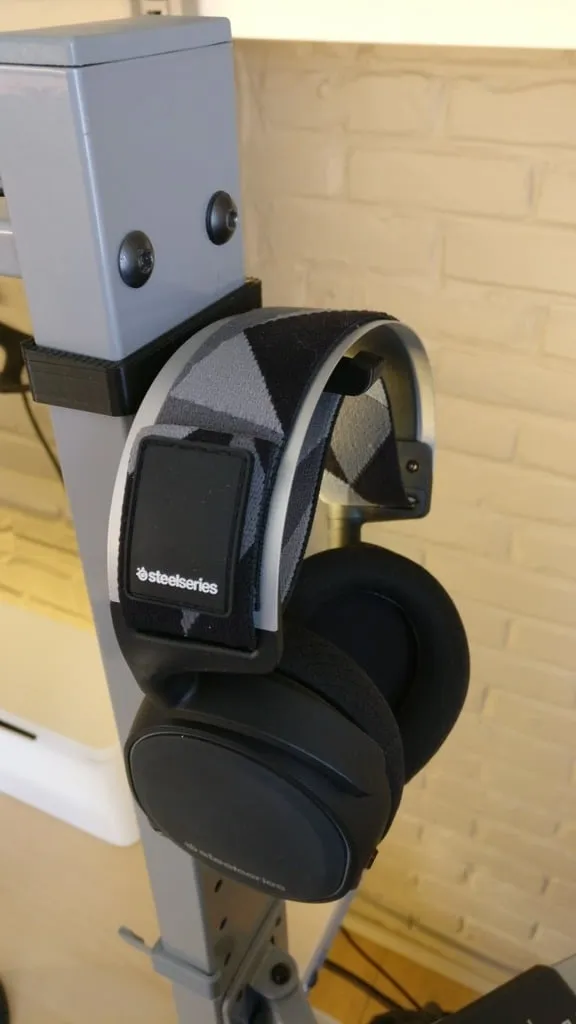 Jerker headphone hook