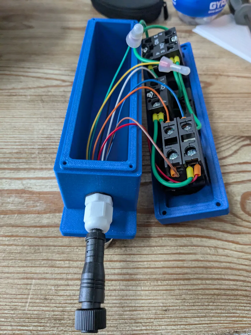 22MM hole 3 button control box by user_2895056879 - MakerWorld