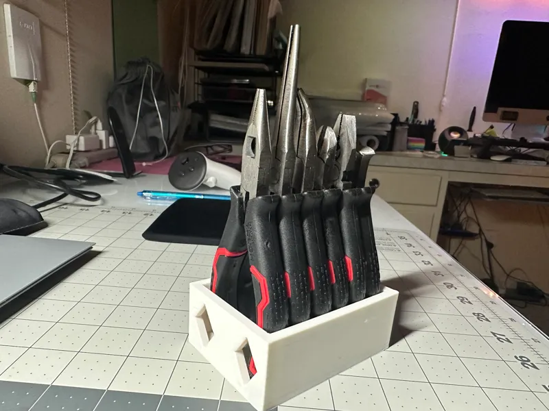 Mini pliers set desk stand