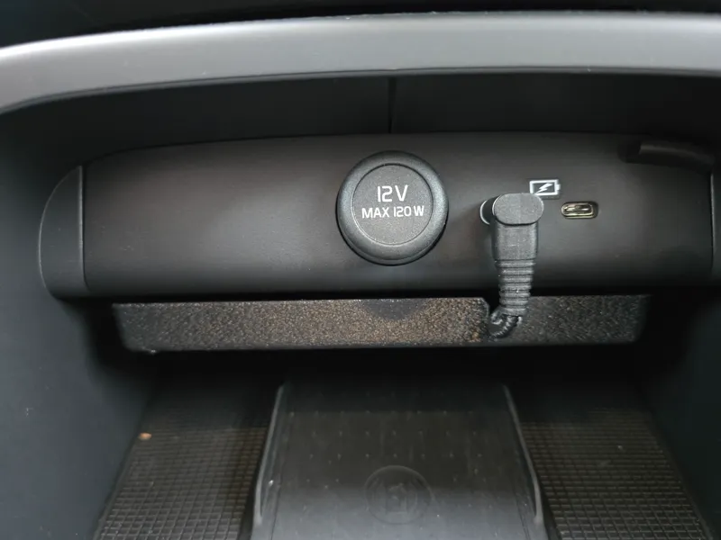 Volvo MY2024 EC40/EX40 AAWireless (V1) Holder