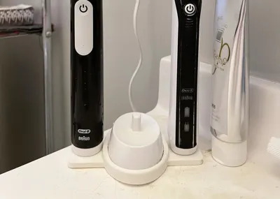 Small space Oral B toothbrush stand for 2