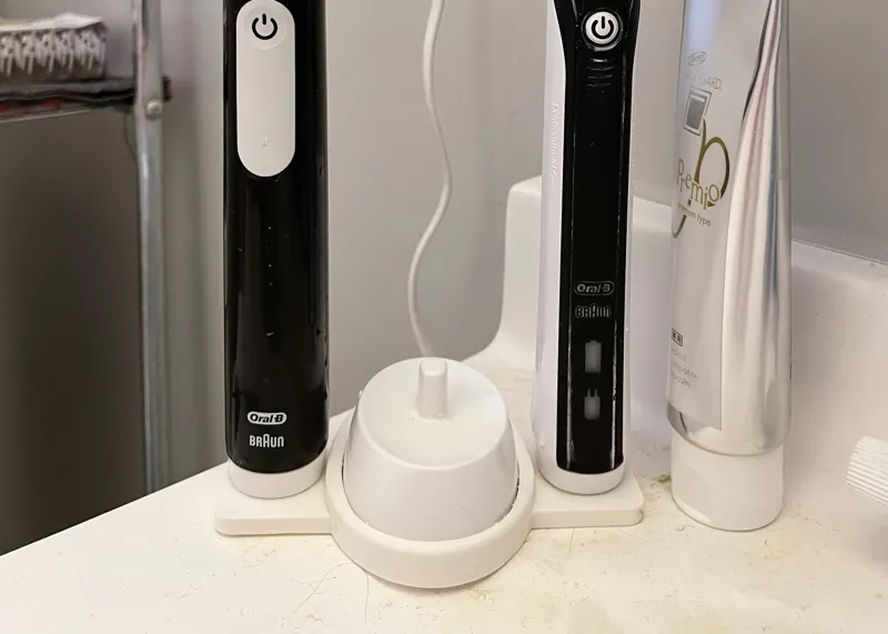 Small space Oral B toothbrush stand for 2