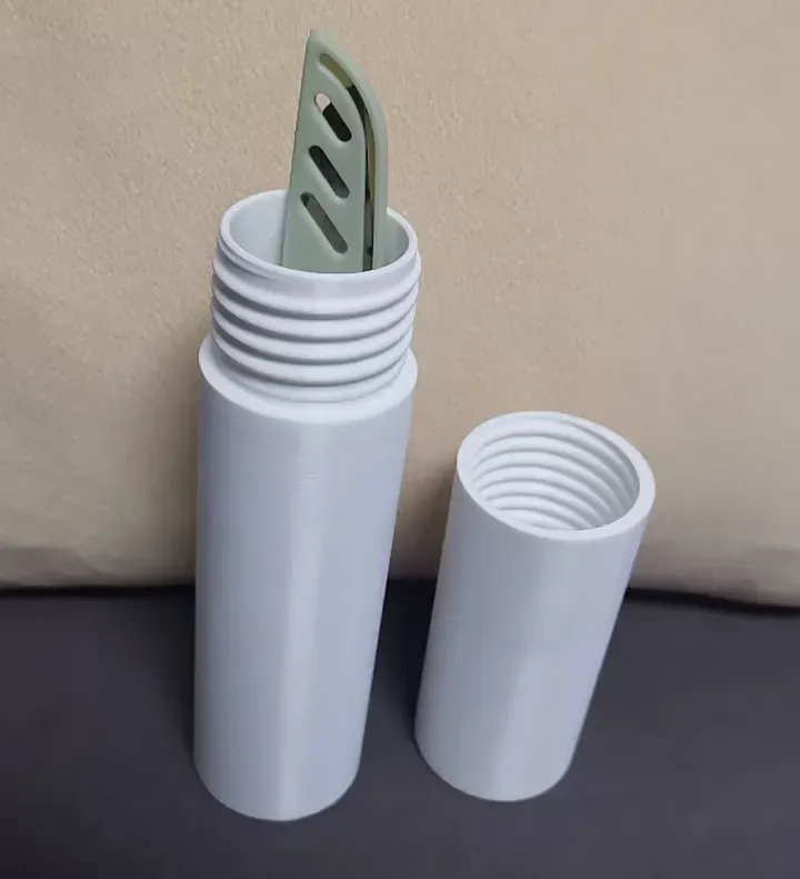 旅行收纳瓶，可以装很多旅行用品，带螺牙，基础防水