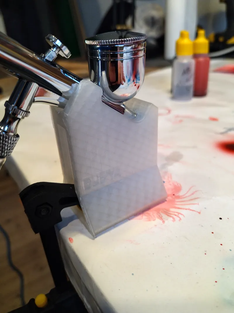 Airbrush holder