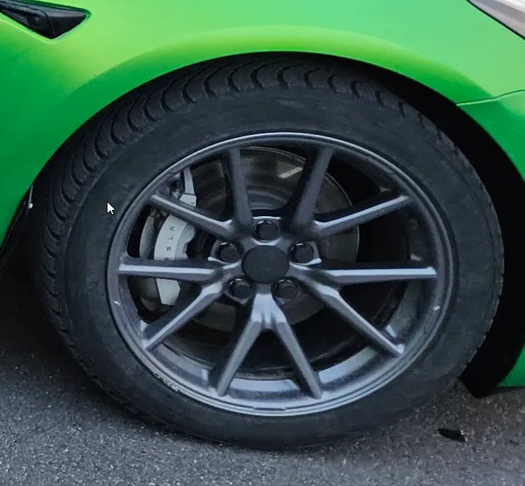 Tesla Model 3 - simple hub and nut caps