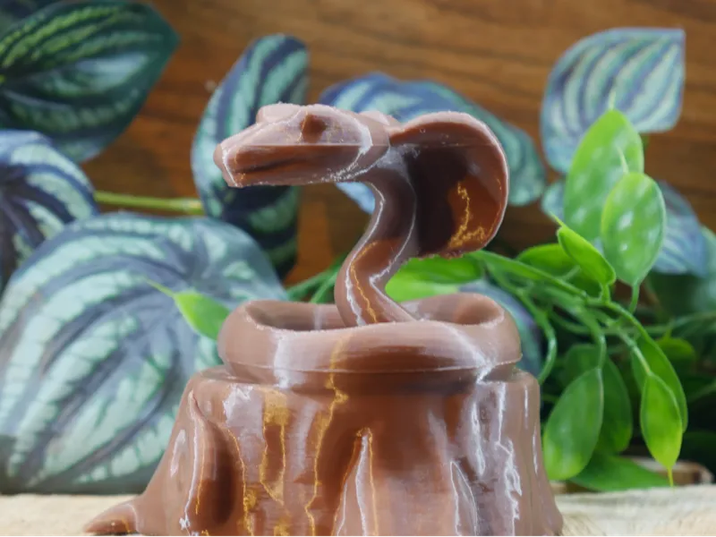 Low Poly Cobra on Log