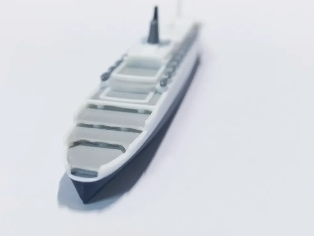 1:2000 Scale RMS Queen Elizabeth 2 Cruise Ship Model, High 1:2000 Scale RMS Queen Elizabeth 2 Cruise Ship Model, High