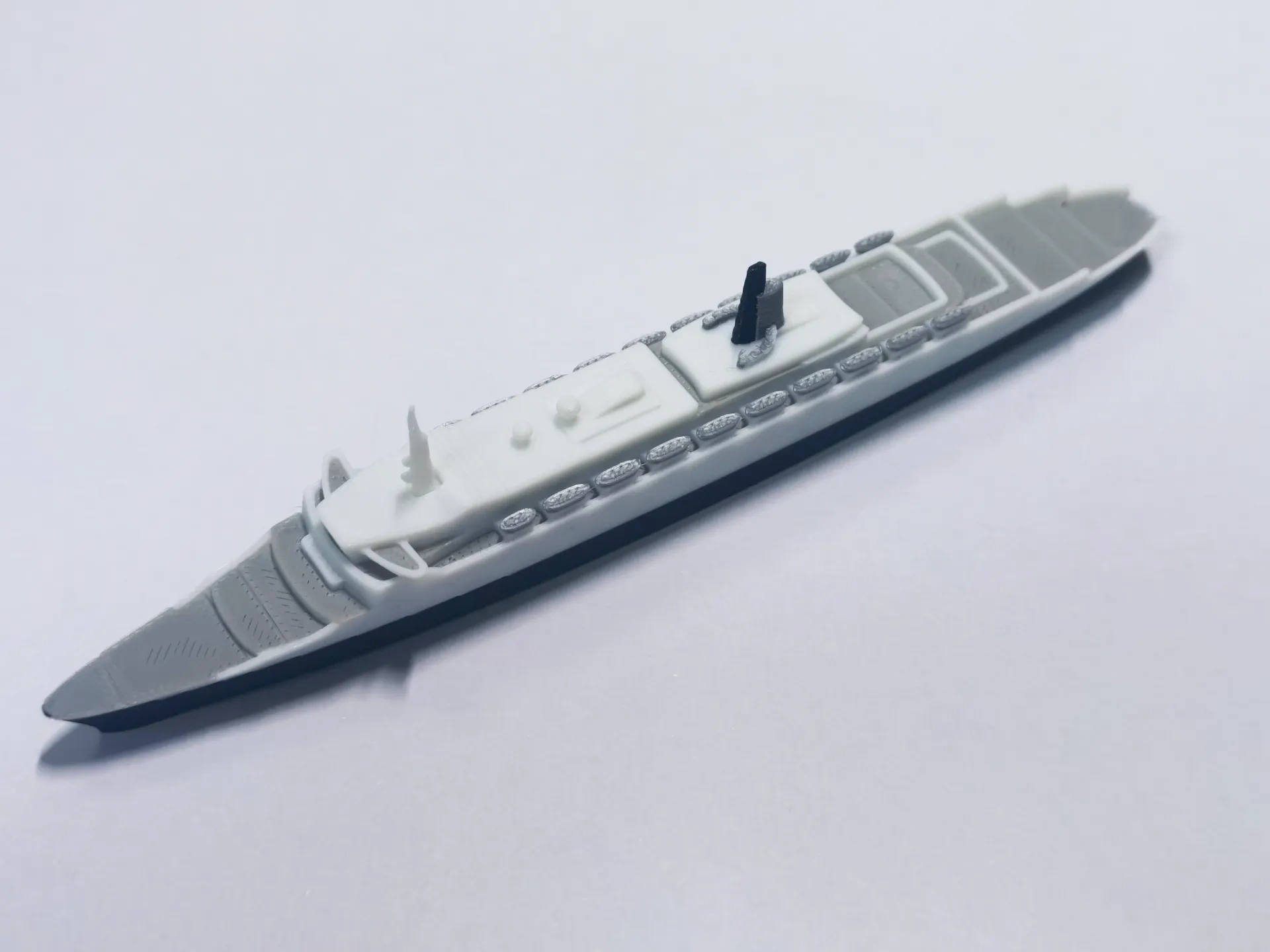 1:2000 Scale RMS Queen Elizabeth 2 Cruise Ship Model, High