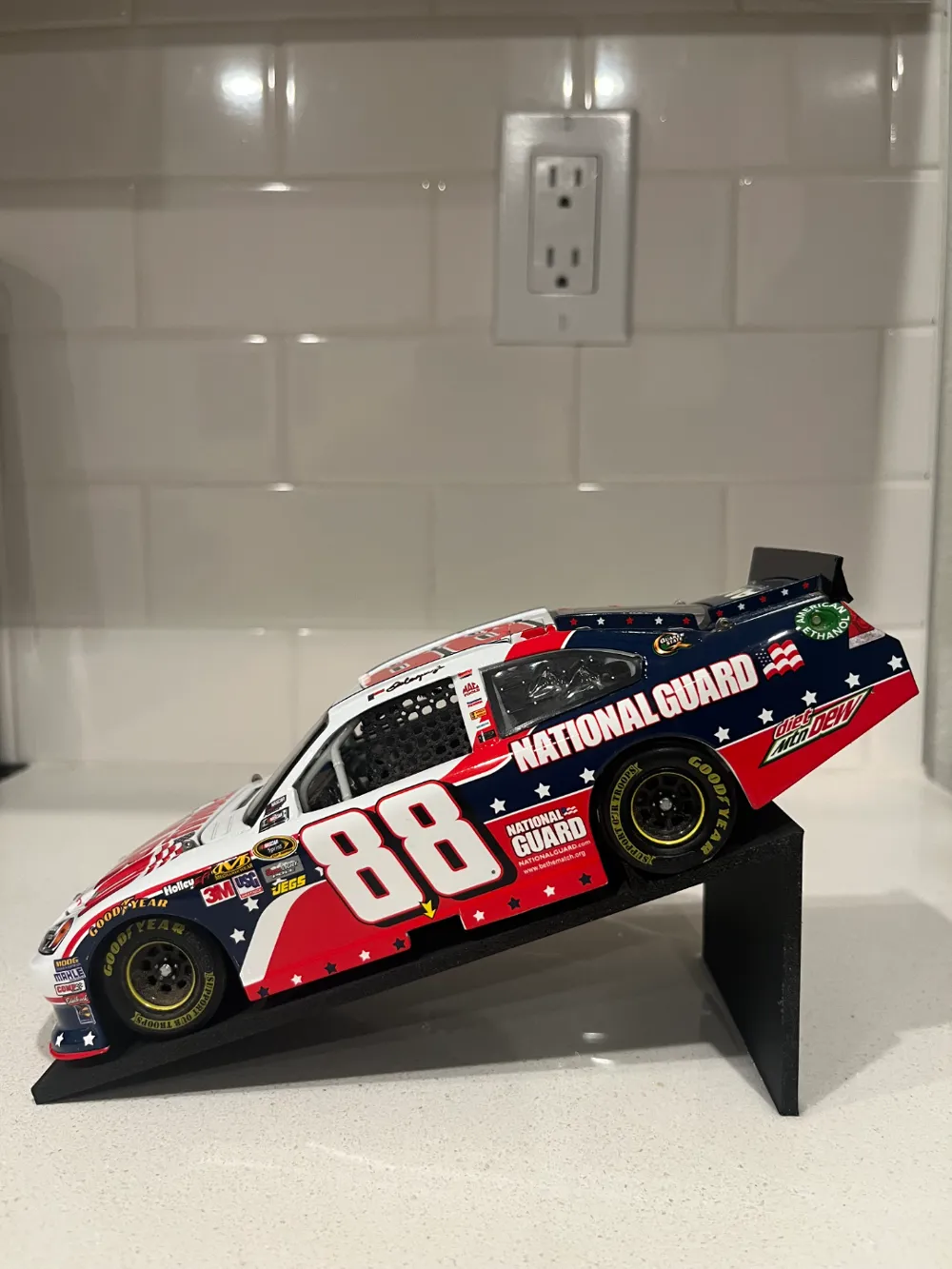 1:24 Diecast Car Display High Riser - Free 3D Print Model - MakerWorld