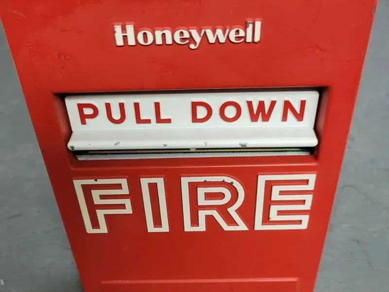 pull station for post-it notes