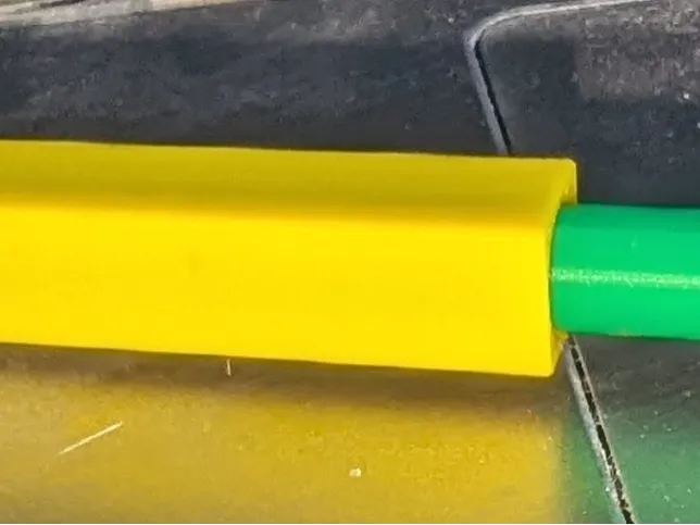 Ingrassatore per guide con serbatoio lubrificante