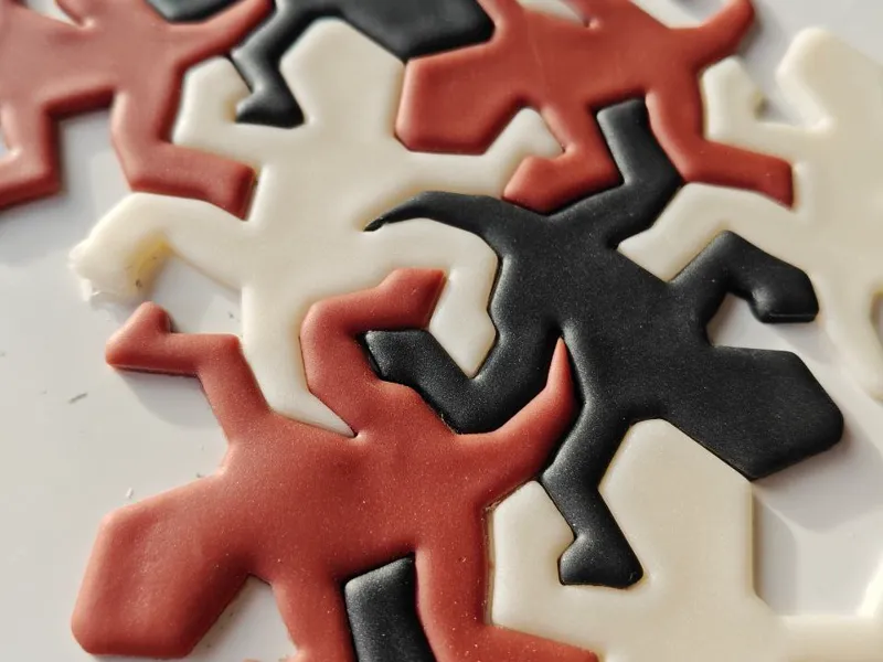 Escher Lizard cutter, clay or cookies, with struts