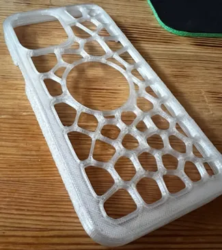 Case 13 Pro Max voronoi (TPU print)